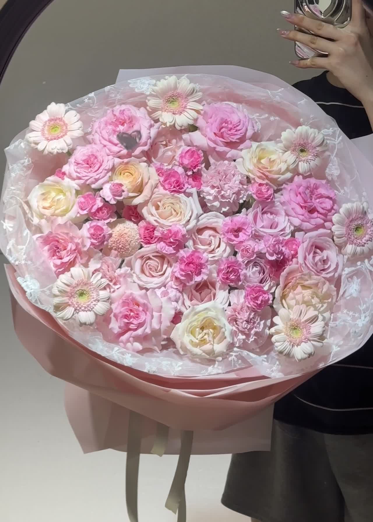 florist wrapping bouquet, hoa peony, vibe binh yen