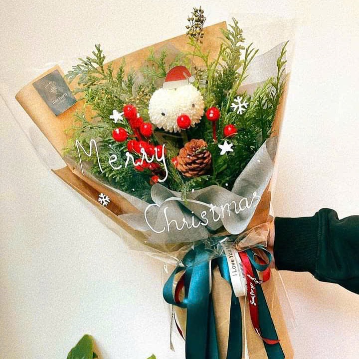 florist wrapping bouquet, hoa lily, vibe nu tinh
