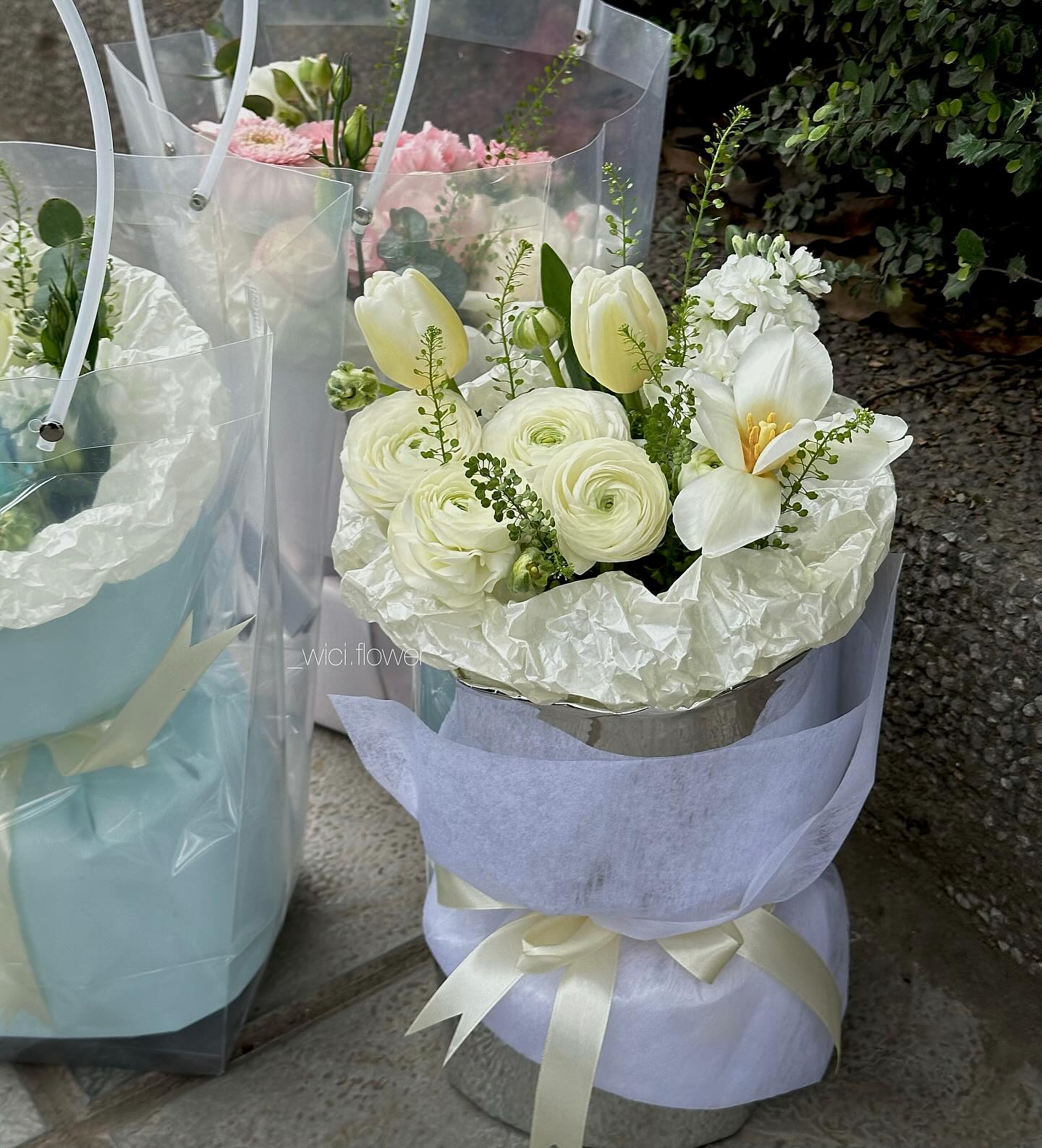 Pinterest-style editorial card + flowers setup voi peony