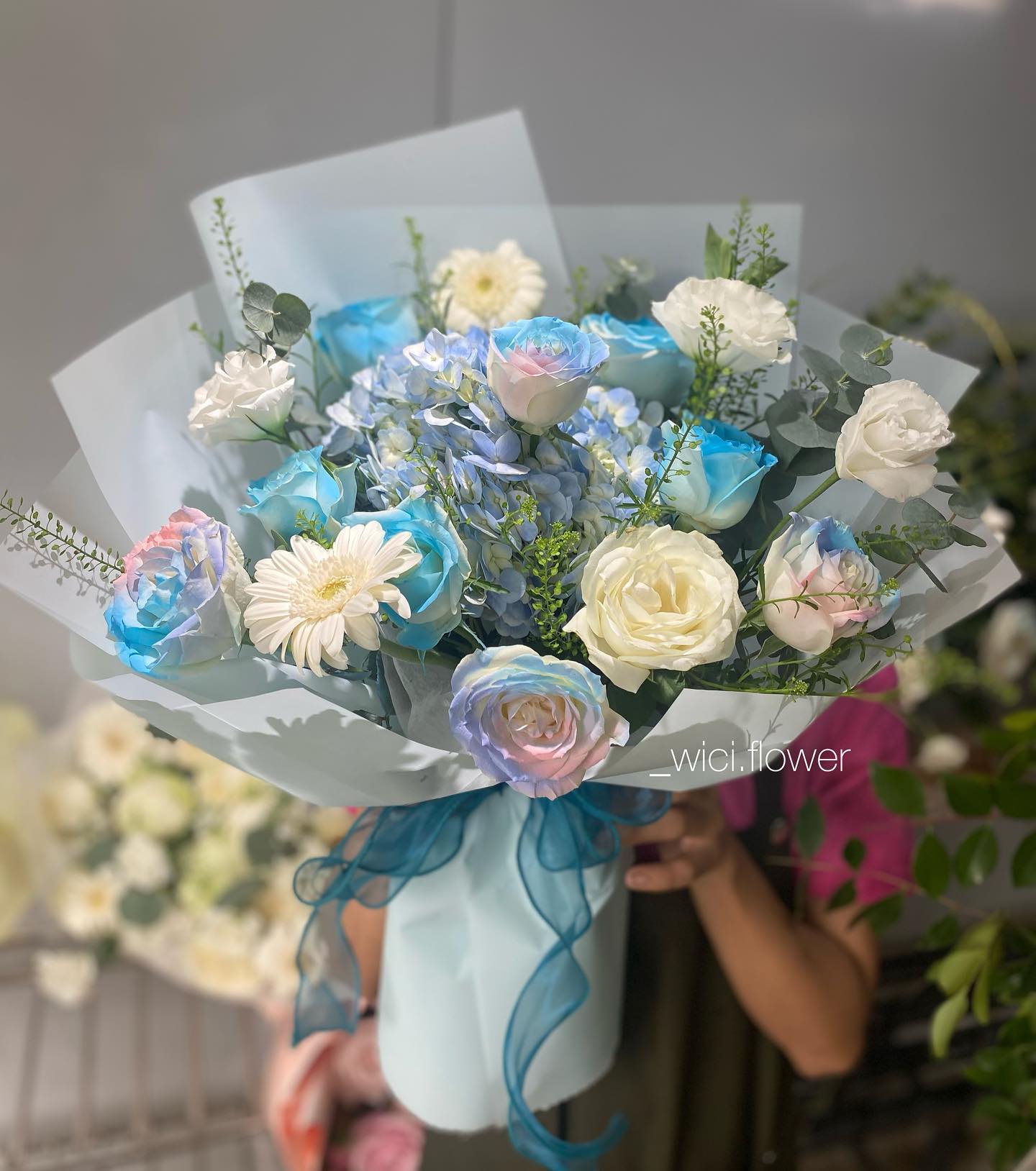 Pinterest-style editorial card + flowers setup voi mixed seasonal flowers