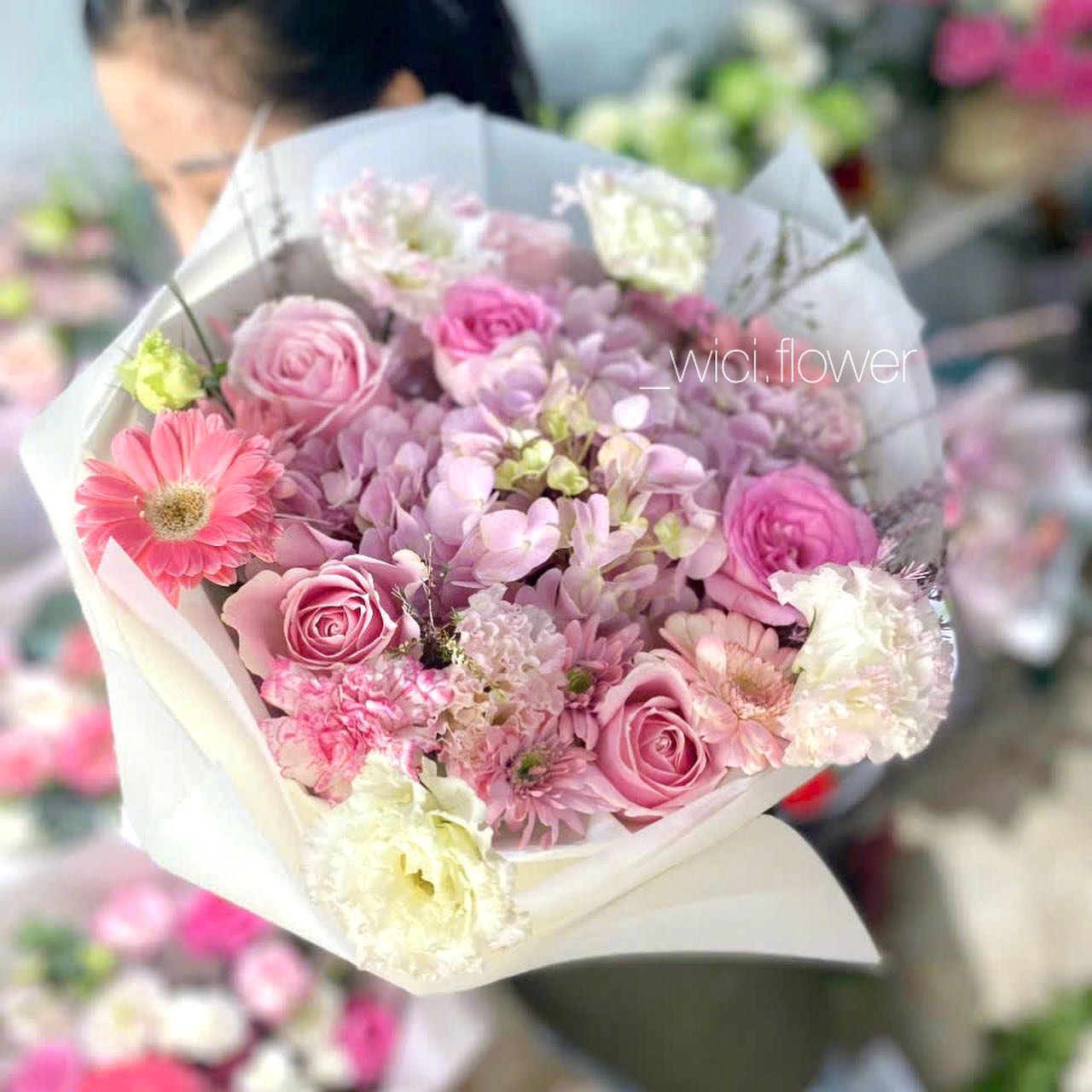 Hero image bó hoa hydrangea phong cách Pinterest-style mood theo mood sau chia tay