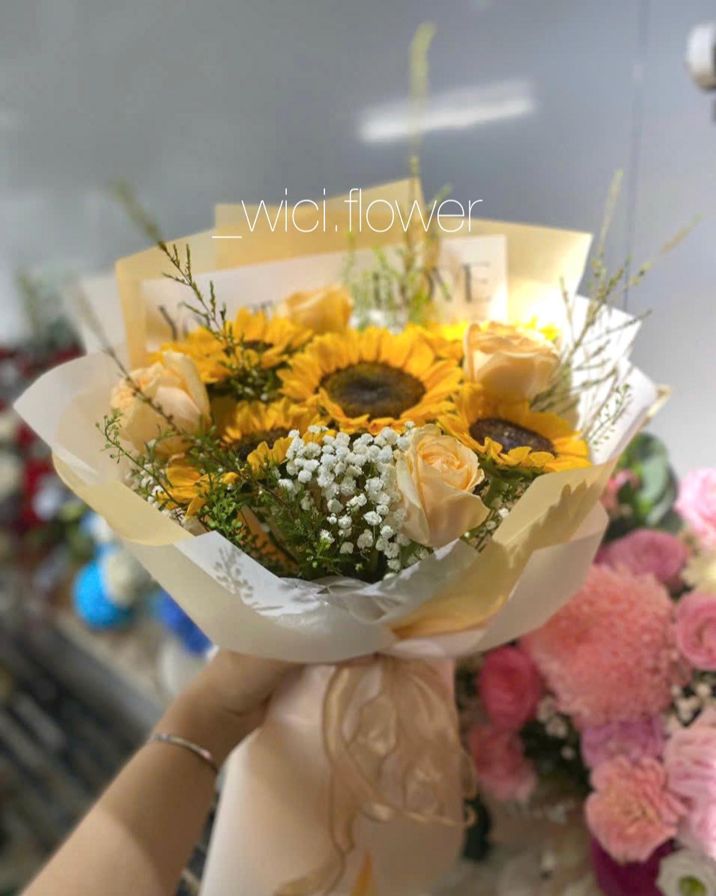 Pinterest-style soft morning light và bouquet voi hydrangea