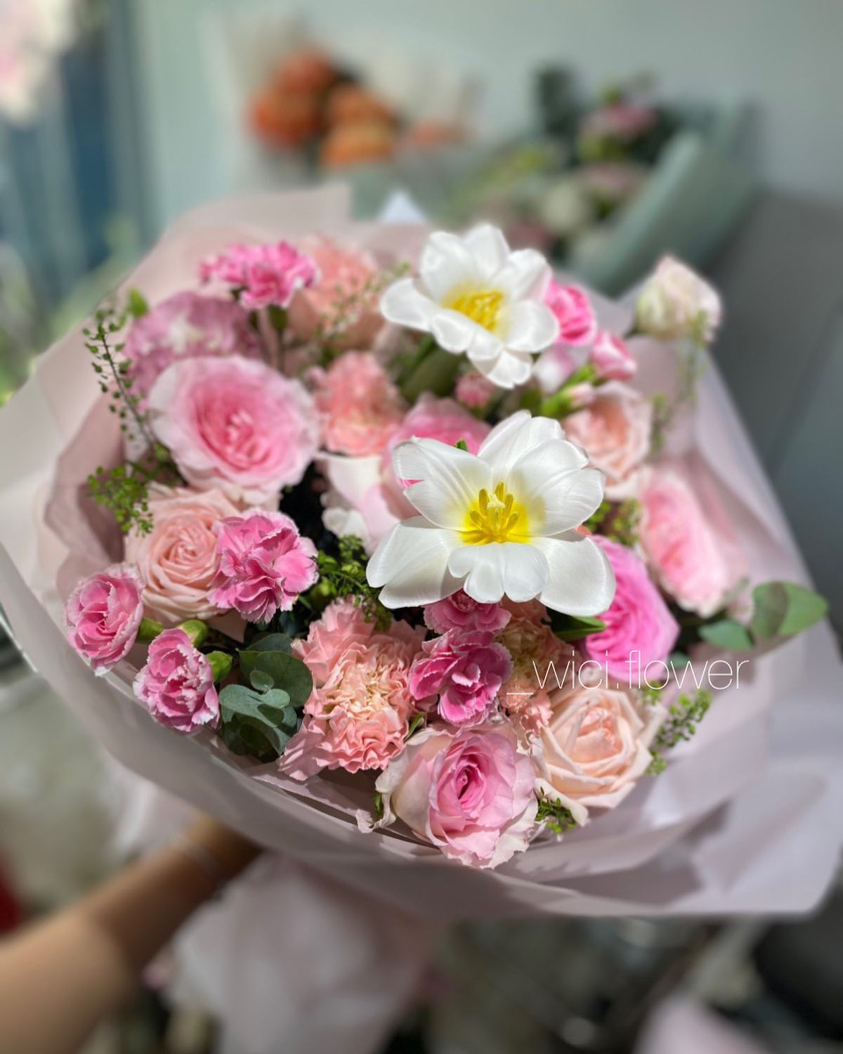Phong cách tối giản: Việc cắt bỏ chi tiết giúp bó hoa sáng hơn như thế nào