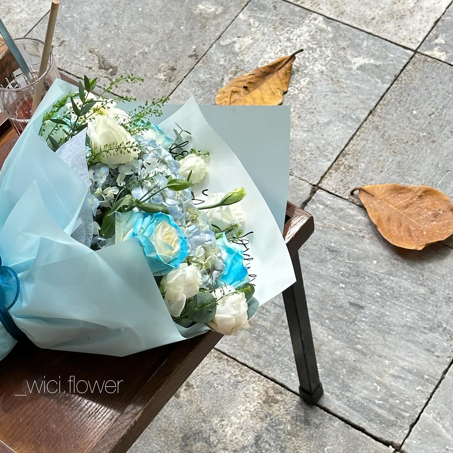 Pinterest-style flatlay pinboard tone cream voi peony