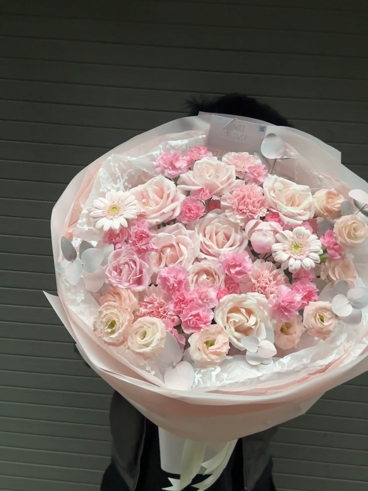 florist wrapping bouquet, hoa mixed seasonal flowers, vibe nostalgia