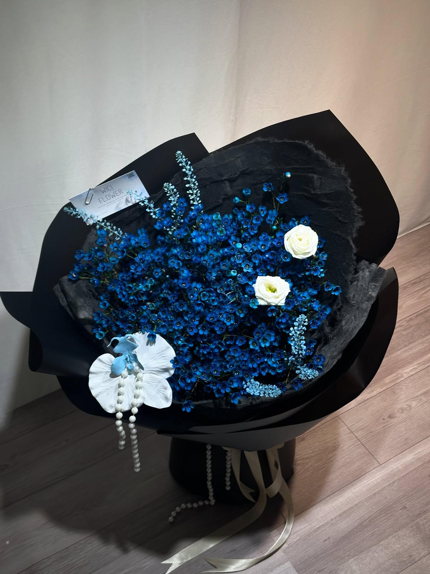 Pinterest-style editorial card + flowers setup voi lily