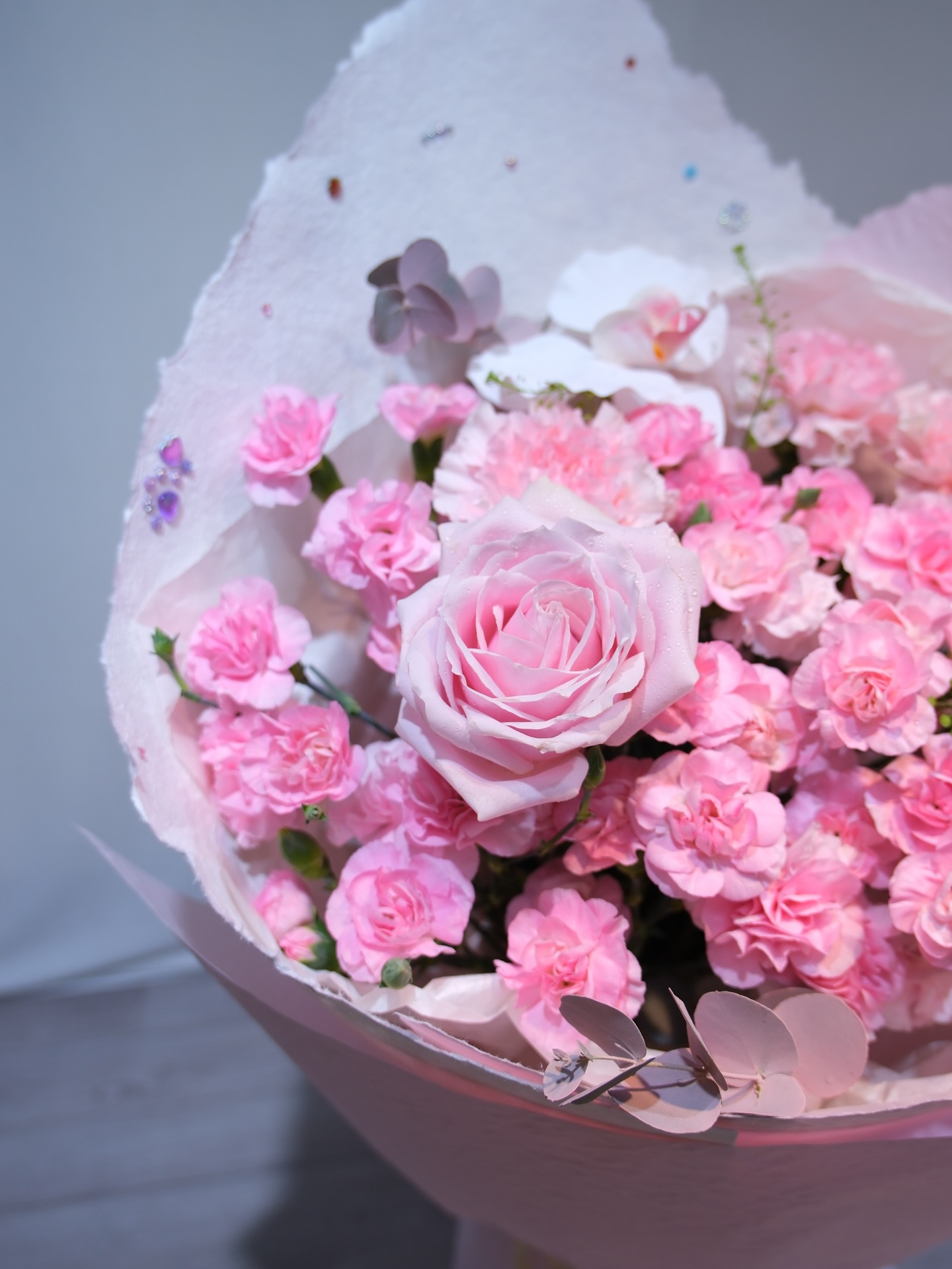 Hero image bó hoa mixed seasonal flowers phong cách Korean aesthetic theo mood nostalgia