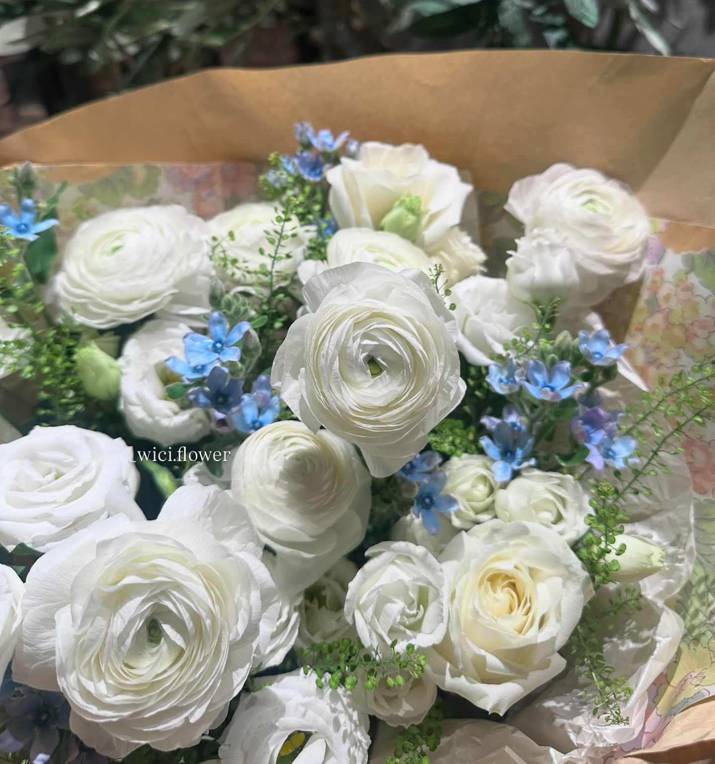 Lịch Thay Nước và Cắt Gốc Hoa Theo Từng Loài Cơ Bản Để Hoa Tươi Lâu Hơn
